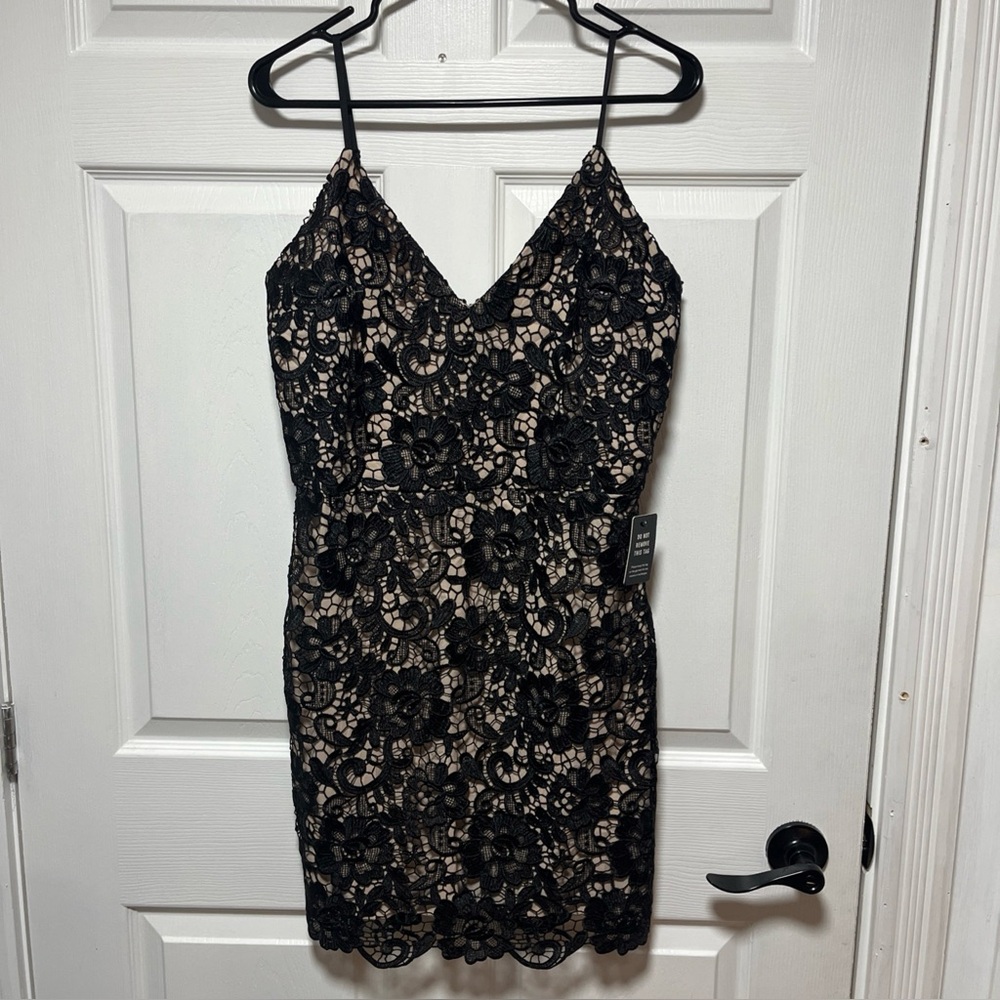 EXPRESS MINI DRESS SLEEVELESS FLORAL CROCHET LACE BLACK ADJUSTABLE STRAPS NWT